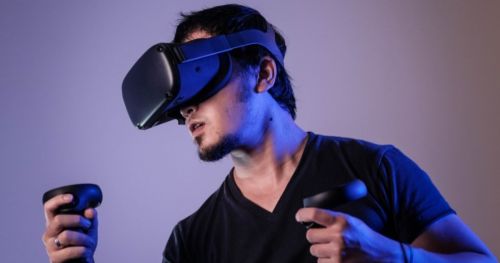 Why use Virtual Reality in Neurosciences?